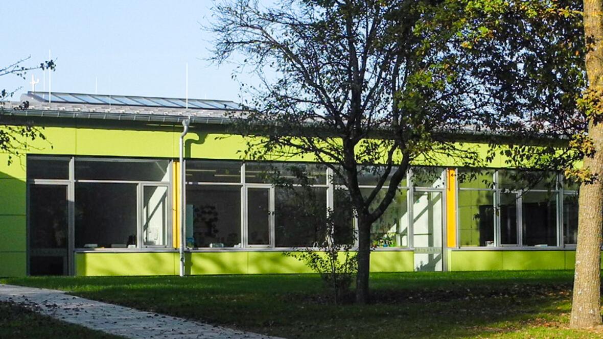 banner-grundschule-gebaeude